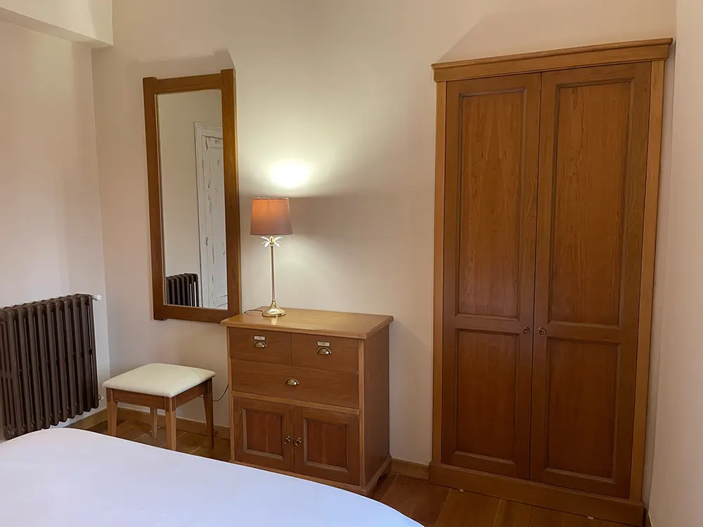Armario en habitación doble en la Solana de Mogro