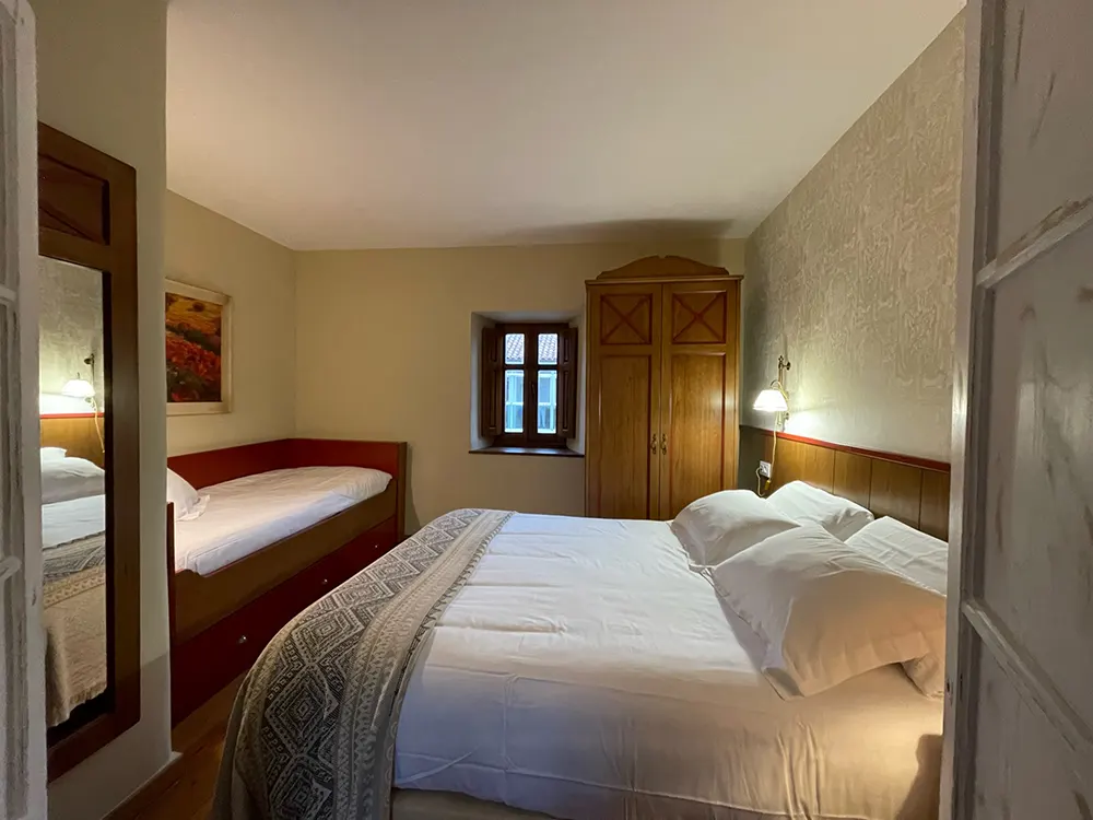 Habitación doble con dos camas en la Solana de Mogro