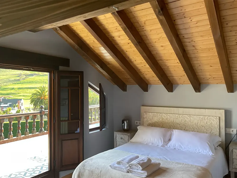 habitación doble con terraza en solana de mogro